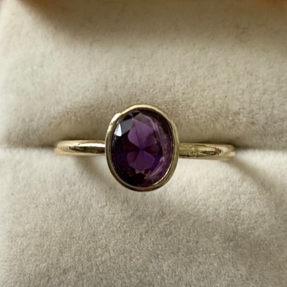Purple Amethyst Gemstone Gold February Birthstone Ring - Picture 5 of 9